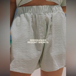 NWT daily drills seersucker resort shorts in green and white stripe size m/l!